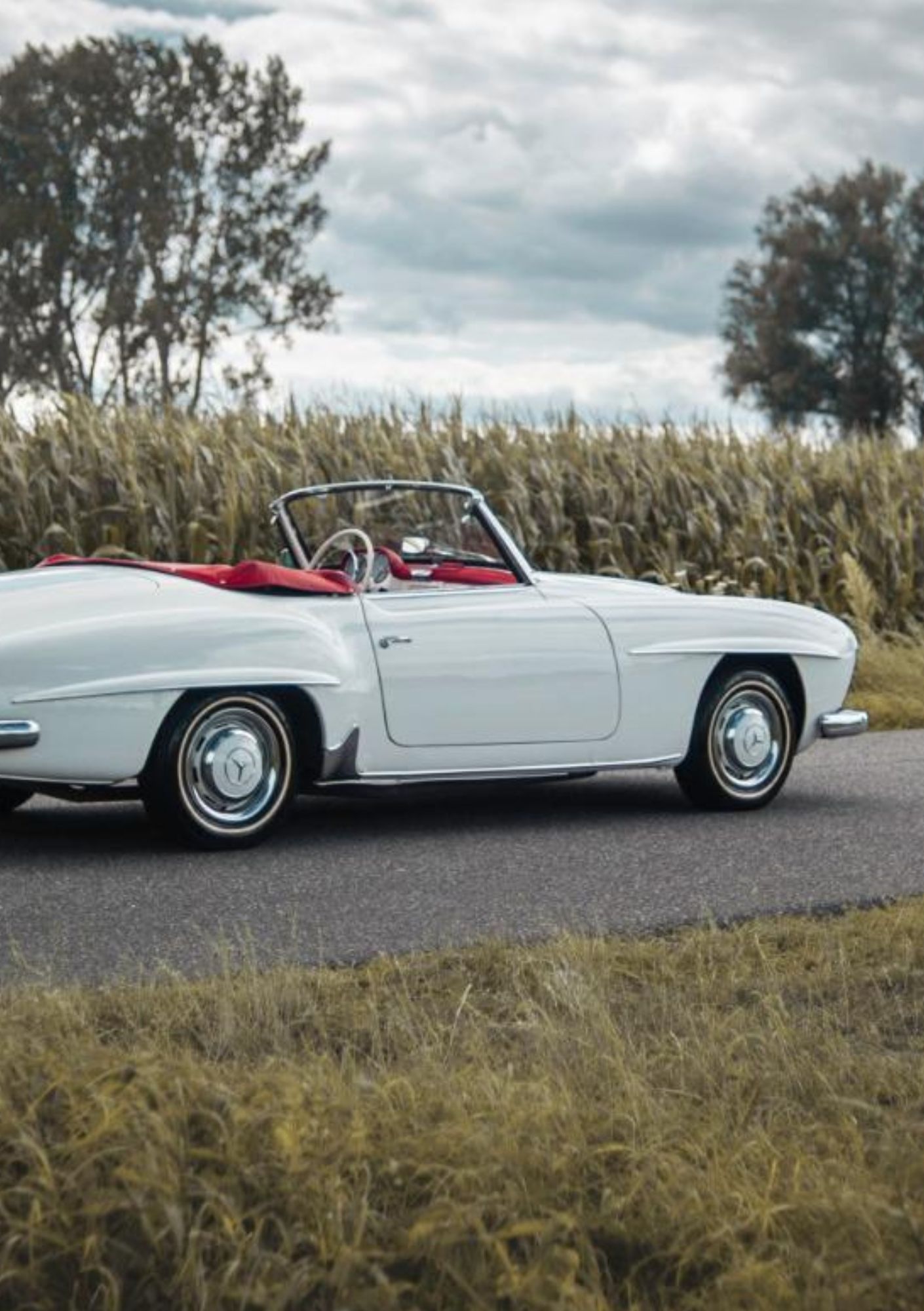 Mercedes-Benz 190 SL uit 1959 gefotografeerd in zijaanzicht