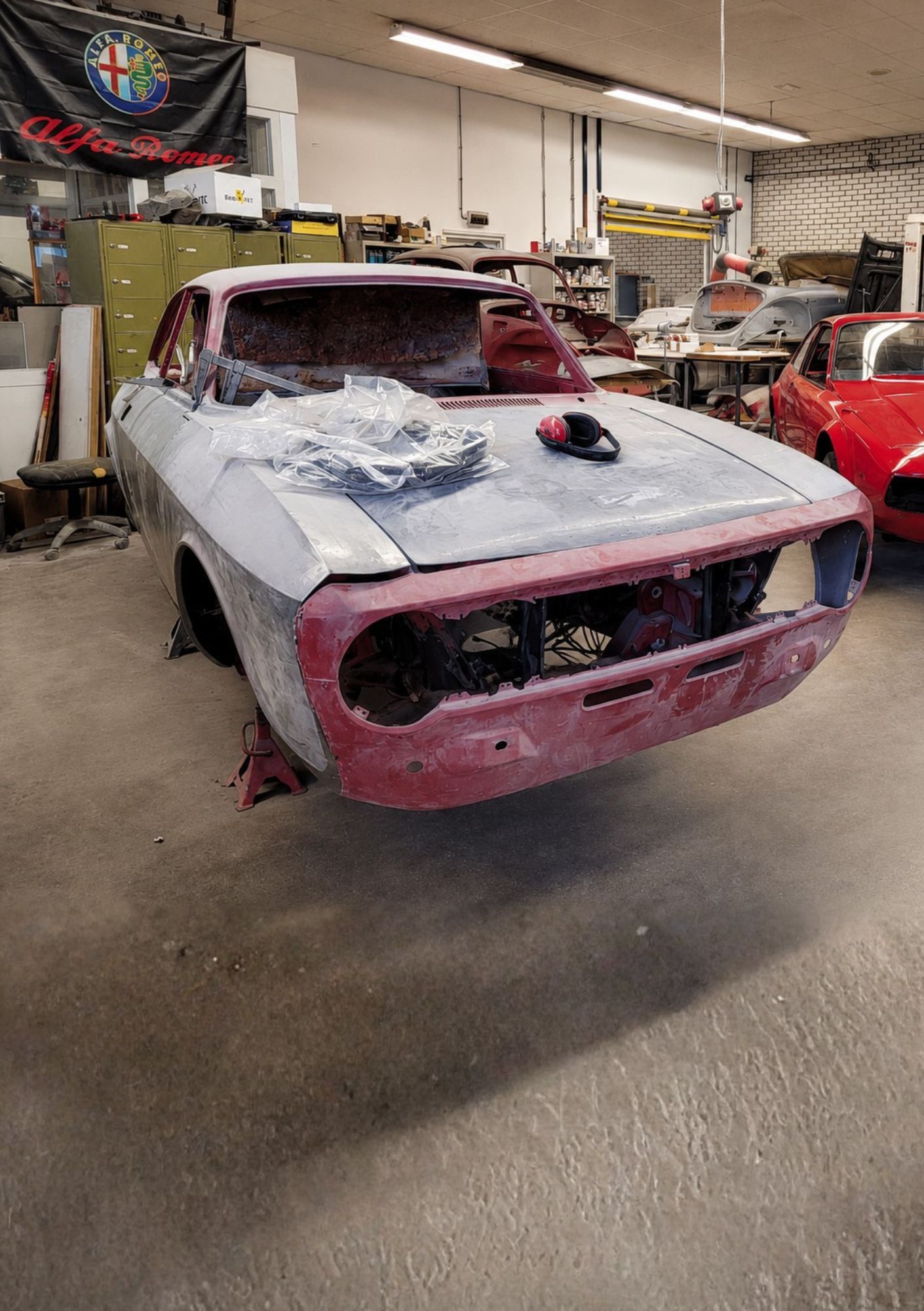 Alfa Romeo 1750 Bertone uit 1970 bij start van restauratieproject