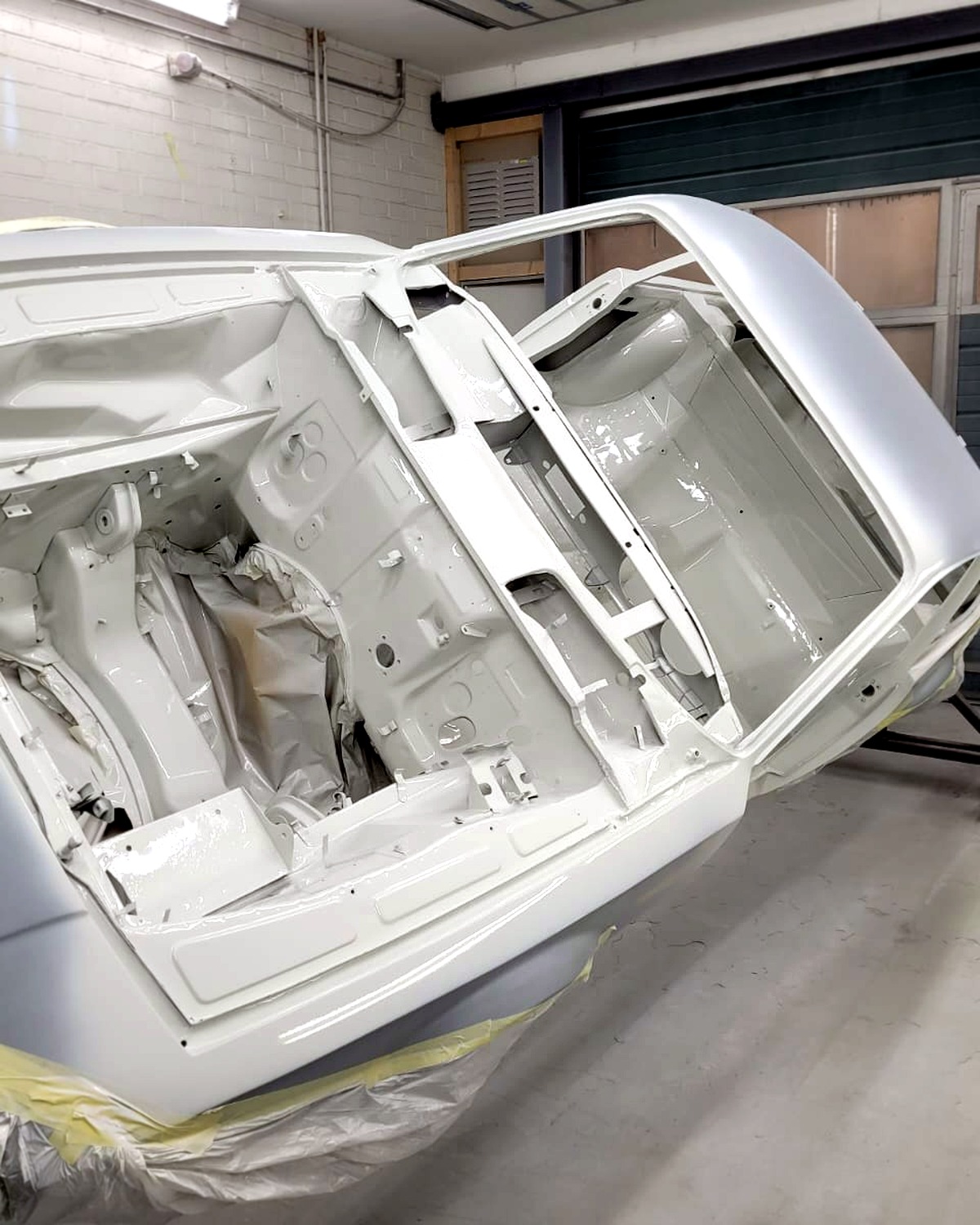 Alfa Romeo 1300 Junior Zagato in originele witte kleur tijdens restauratie bij Vallei Classics