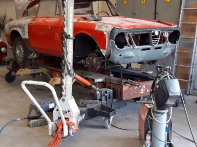 Alfa Romeo Bertone tijdens carrosserierestauratie in de werkplaats van Vallei Classics