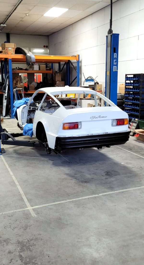 Alfa Romeo 1300 Junior Zagato in opbouw tijdens de eindfase van de restauratie bij Vallei Classics